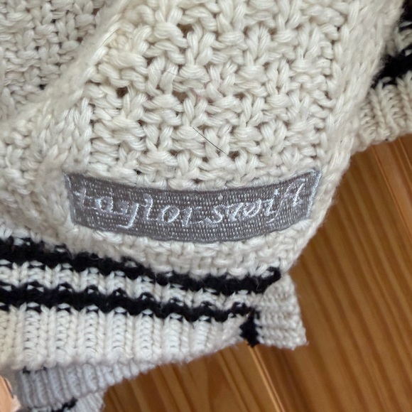 Taylor Swift Folklore Cardigan - Picture 2 of 5